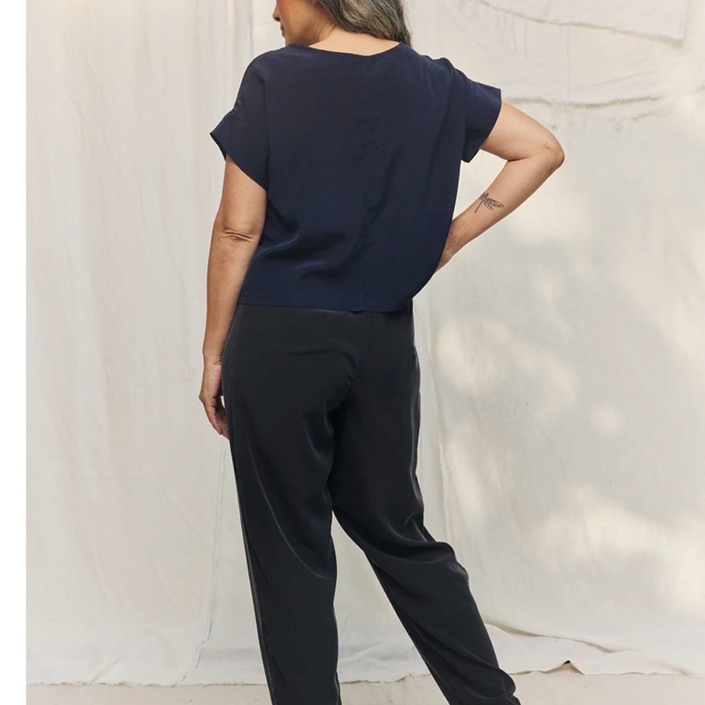 NWT Elizabeth Suzann Georgia tee in silk - Picture 4 of 5